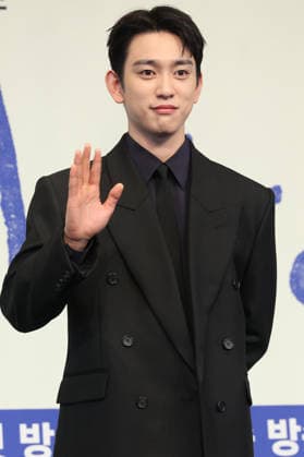 S. Korean actor Park Jin-young S. Korean actor Park Jin-young South Korean actor Park Jin-young, who stars in the local cable channel JTBC s new drama Still Shining, poses for a photo during a publicity event in Seoul on March 5, 2026. The first episode of the drama will be aired on March 6. (Yonhap) 2026-03-05 16:03:45 < 1980-2026 YONHAPNEWS AGENCY. .> ¼­¿ïÆ¯º°½Ã EDITORIAL USE ONLY  Copyright: xx PYH2026030517570034400 YonhapxNewsx yonphotos250256