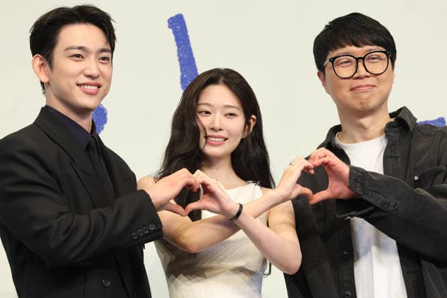 Drama Still Shining Drama Still Shining The stars of the local cable channel JTBC s new drama Still Shining -- Park Jin-young (L) and Kim Min-joo (C) -- along with director Kim Yoon-jin -- pose for a photo during a publicity event in Seoul on March 5, 2026. The first episode of the drama will be aired on March 6. (Yonhap) 2026-03-05 16:10:00 < 1980-2026 YONHAPNEWS AGENCY. .> ¼­¿ïÆ¯º°½Ã EDITORIAL USE ONLY  Copyright: xx PYH2026030517810034400 YonhapxNewsx yonphotos250266