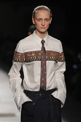 PFW - Dries Van Noten Runway A model walks the runway during the Dries Van Noten Womenswear Fall Winter 2026-2027 show as part of Paris Fashion Week on March 04, 2026 in Paris, France. Photo by Alain Gil Gonzalez ABACAPRESS.COM Paris France  Copyright: xGonzalezxAlain-Gil ABACAx