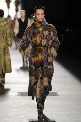 PFW - Dries Van Noten Runway A model walks the runway during the Dries Van Noten Womenswear Fall Winter 2026-2027 show as part of Paris Fashion Week on March 04, 2026 in Paris, France. Photo by Alain Gil Gonzalez ABACAPRESS.COM Paris France  Copyright: xGonzalezxAlain-Gil ABACAx