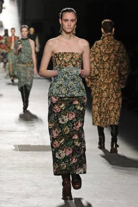 PFW - Dries Van Noten Runway A model walks the runway during the Dries Van Noten Womenswear Fall Winter 2026-2027 show as part of Paris Fashion Week on March 04, 2026 in Paris, France. Photo by Alain Gil Gonzalez ABACAPRESS.COM Paris France  Copyright: xGonzalezxAlain-Gil ABACAx