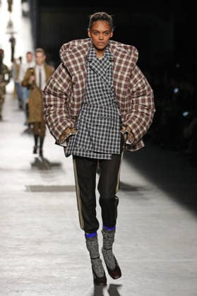 PFW - Dries Van Noten Runway A model walks the runway during the Dries Van Noten Womenswear Fall Winter 2026-2027 show as part of Paris Fashion Week on March 04, 2026 in Paris, France. Photo by Alain Gil Gonzalez ABACAPRESS.COM Paris France  Copyright: xGonzalezxAlain-Gil ABACAx
