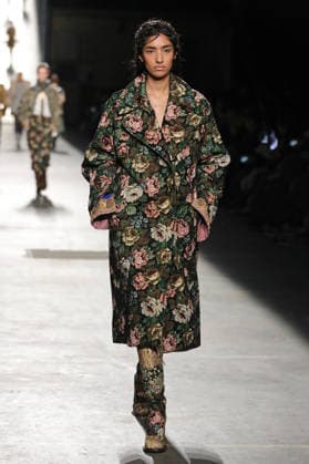 PFW - Dries Van Noten Runway A model walks the runway during the Dries Van Noten Womenswear Fall Winter 2026-2027 show as part of Paris Fashion Week on March 04, 2026 in Paris, France. Photo by Alain Gil Gonzalez ABACAPRESS.COM Paris France  Copyright: xGonzalezxAlain-Gil ABACAx