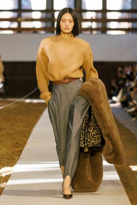 Stella McCartney Womens Ready to Wear Autumn Winter 2026 2027 fashion show during Paris Fashion Week PFW on March 8, 2026 clear 135 Translation results Translation results Stella McCartney Womens Ready to Wear Autumn Winter 2026 2027 Collection fashion show during Paris Fashion Week PFW on March 8, 2026 Paris France  Copyright: xAgencex xBestimagexAgencex xBestimagex