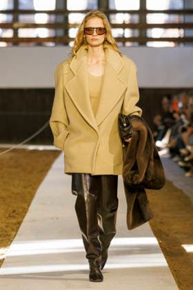 Stella McCartney Womens Ready to Wear Autumn Winter 2026 2027 fashion show during Paris Fashion Week PFW on March 8, 2026 clear 135 Translation results Translation results Stella McCartney Womens Ready to Wear Autumn Winter 2026 2027 Collection fashion show during Paris Fashion Week PFW on March 8, 2026 Paris France  Copyright: xAgencex xBestimagexAgencex xBestimagex