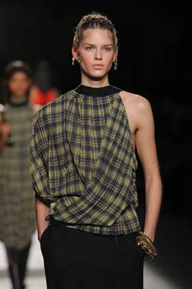PFW - Dries Van Noten Runway A model walks the runway during the Dries Van Noten Womenswear Fall Winter 2026-2027 show as part of Paris Fashion Week on March 04, 2026 in Paris, France. Photo by Alain Gil Gonzalez ABACAPRESS.COM Paris France  Copyright: xGonzalezxAlain-Gil ABACAx