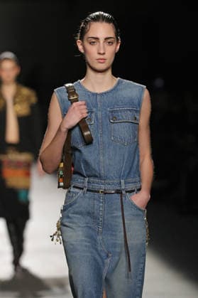 PFW - Dries Van Noten Runway A model walks the runway during the Dries Van Noten Womenswear Fall Winter 2026-2027 show as part of Paris Fashion Week on March 04, 2026 in Paris, France. Photo by Alain Gil Gonzalez ABACAPRESS.COM Paris France  Copyright: xGonzalezxAlain-Gil ABACAx