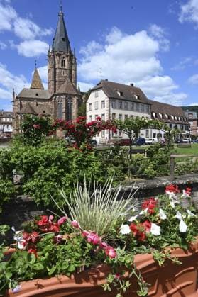 Kirche in Wissembourg Church in Wissembourg Copyright: imageBROKER VolkerxRauch ibxiqx16435583.jpg