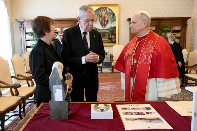 News Bilder des Tages ITALY - POPE LEO XIV RECEIVES IN PRIVATE AUDIENCE HIS EXCELLENCY MR ALEXANDER VAN DER BELLEN AT THE VATICAN - 2026 3 05 Italy, Rome, Vatican, 2026 3 05 .Pope Leo XIV receives in private audience His Excellency Mr. Alexander Van der Bellen, President of the Republic of Austria at the Vatican n EDITORIAL USE ONLY - NO BOOKS Copyright: xVATICANxMEDIAx