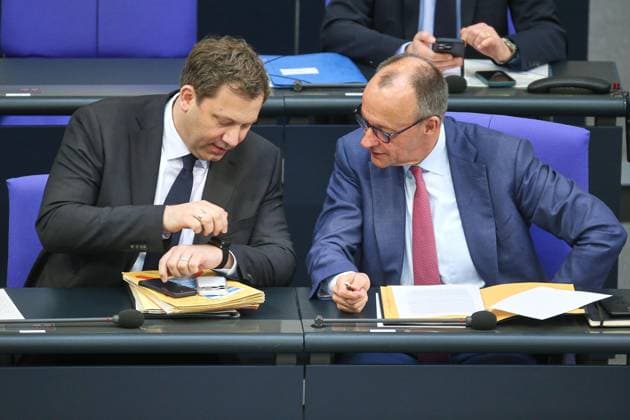 News Bilder des Tages Berlin, Deutschland, 05.03.2026: Deutscher Bundestag: 62. Bundestagssitzung: Bundesminister der Finanzen Lars Klingbeil (SPD) und Bundeskanzler Friedrich Merz (CDU) *** Berlin, Germany, 05 03 2026 German Bundestag 62 Bundestag session Federal Minister of Finance Lars Klingbeil SPD and Federal Chancellor Friedrich Merz CDU Copyright: xdtsxNachrichtenagenturx dts_109542