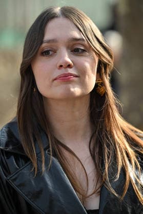 PFW Chloe Outside Arrivals Aimee Lou Wood arriving at the Chloeshow during Fashion Week in Paris, France on March 5, 2026. Photo by Julien Reynaud APS-Medias ABACAPRESS.COM Paris France  Copyright: xReynaudxJulien APS-Medias ABACAx