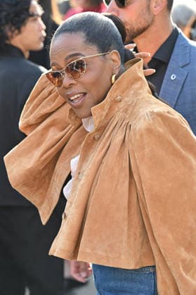 PFW Chloe Outside Arrivals Oprah Winfrey arriving at the Chloeshow during Fashion Week in Paris, France on March 5, 2026. Photo by Julien Reynaud APS-Medias ABACAPRESS.COM Paris France  Copyright: xReynaudxJulien APS-Medias ABACAx