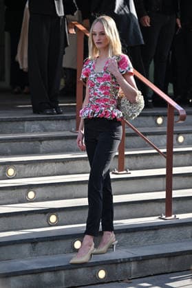 PFW Chloe Outside Arrivals GUest arriving at the Chloeshow during Fashion Week in Paris, France on March 5, 2026. Photo by Julien Reynaud APS-Medias ABACAPRESS.COM Paris France  Copyright: xReynaudxJulien APS-Medias ABACAx