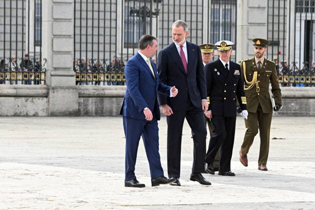 The King and Queen of Spain receive with honors the Grand Dukes of Luxembourg at the Royal Palace William V of Luxembourg and King Felipe VI during the reception at the Royal Palace, on March 5, 2026, in Madrid Spain The Grand Dukes of Luxembourg began their reign in October last year, following the abdication of Henry of Luxembourg in favor of his son KING DUCHESS DUCHES OF LUXEMBOURG José Madrid Madrid Madrid Spain  Copyright: xJosÃ xOlivax 7340192