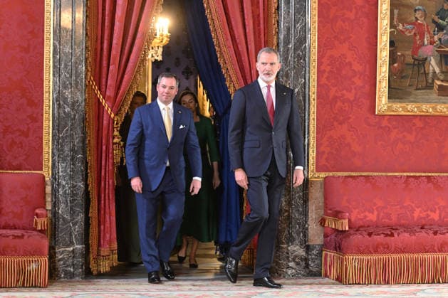 The King and Queen of Spain host a lunch in honor of the Grand Dukes of Luxembourg at the Royal Palace Guillermo V of Luxembourg and King Felipe VI during the reception held before the lunch held at the Royal Palace, on March 5, 2026, in Madrid, Spain.  Copyright: xJosÃ xOlivax 7340507