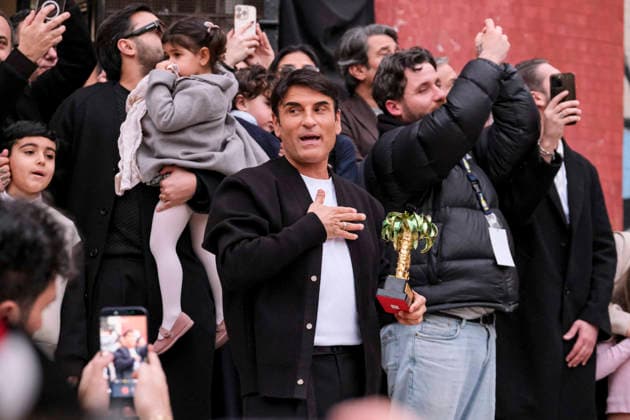 Celebration in Naples for Sal Da Vinci After Victory at the Sanremo Festival After his victory at the Sanremo Festival, Sal Da Vinci returns to Naples and performs in his neighbourhood. The party, which lasted about half an hour, took place on the steps of the first municipality headquarters in Largo Torretta, Chiaia: the singer appeared before the public to the tune of Per sempre si, sung and danced to by hundreds of people. _ABP5142 Copyright: xAntonioxBalascox
