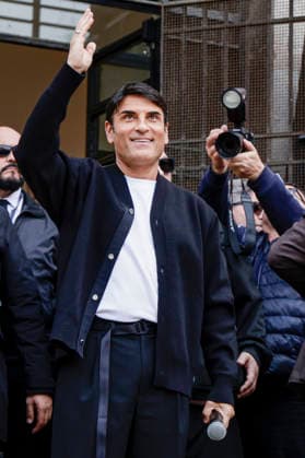 Celebration in Naples for Sal Da Vinci After Victory at the Sanremo Festival After his victory at the Sanremo Festival, Sal Da Vinci returns to Naples and performs in his neighbourhood. The party, which lasted about half an hour, took place on the steps of the first municipality headquarters in Largo Torretta, Chiaia: the singer appeared before the public to the tune of Per sempre si, sung and danced to by hundreds of people. _BPH7522 Copyright: xAntonioxBalascox