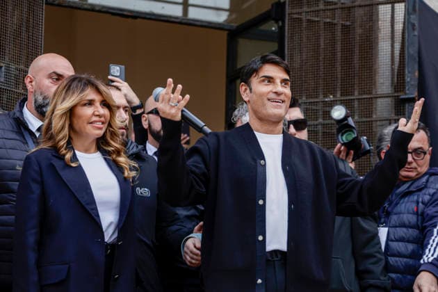 Celebration in Naples for Sal Da Vinci After Victory at the Sanremo Festival After his victory at the Sanremo Festival, Sal Da Vinci returns to Naples and performs in his neighbourhood. The party, which lasted about half an hour, took place on the steps of the first municipality headquarters in Largo Torretta, Chiaia: the singer appeared before the public to the tune of Per sempre si, sung and danced to by hundreds of people. _BPH7627 Copyright: xAntonioxBalascox