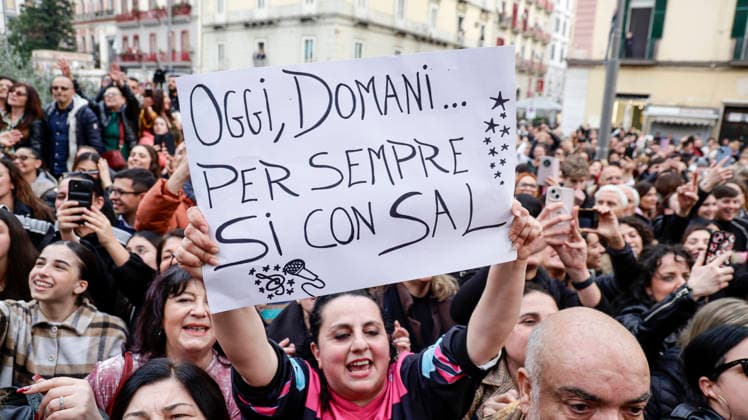 Celebration in Naples for Sal Da Vinci After Victory at the Sanremo Festival After his victory at the Sanremo Festival, Sal Da Vinci returns to Naples and performs in his neighbourhood. The party, which lasted about half an hour, took place on the steps of the first municipality headquarters in Largo Torretta, Chiaia: the singer appeared before the public to the tune of Per sempre si, sung and danced to by hundreds of people. _BPH8147 Copyright: xAntonioxBalascox