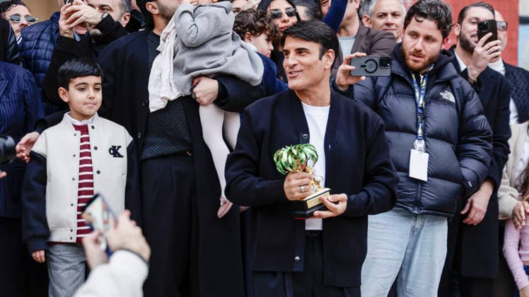 Celebration in Naples for Sal Da Vinci After Victory at the Sanremo Festival After his victory at the Sanremo Festival, Sal Da Vinci returns to Naples and performs in his neighbourhood. The party, which lasted about half an hour, took place on the steps of the first municipality headquarters in Largo Torretta, Chiaia: the singer appeared before the public to the tune of Per sempre si, sung and danced to by hundreds of people. _BPH8225 Copyright: xAntonioxBalascox