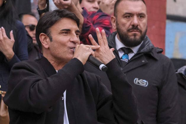 News - Celebration in Naples for Sal Da Vinci After Victory at the Sanremo Festival After his victory at the Sanremo Festival, Sal Da Vinci returns to Naples and performs in his neighbourhood. The party, which lasted about half an hour, took place on the steps of the first municipality headquarters in Largo Torretta, Chiaia: the singer appeared before the public to the tune of Per sempre si, sung and danced to by hundreds of people. Napoli Napoli Italy Copyright: xAntonioxBalascox xLiveMediax LPN_2326939