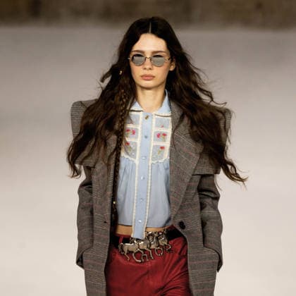 Paris fashion week Womenwear FALL WINTER 2026 2027 CHLOE 5th March 2026 sylvie lefort photography MAXPPP 05 03 2026 @sylvie Lefort Photography MAXPPP 05 03 26 Models present creations from the Womenswear FALL WINTER 2026 2027collection by CHLOE during the Paris Fashion Week, in Paris, France 5th March 2026 The presentation of the Womens collections from March 2nd to March 10th 26  Copyright: xMAXPPPxsylviexlefortxphotographyx LFR202603055157 LFR202603055157