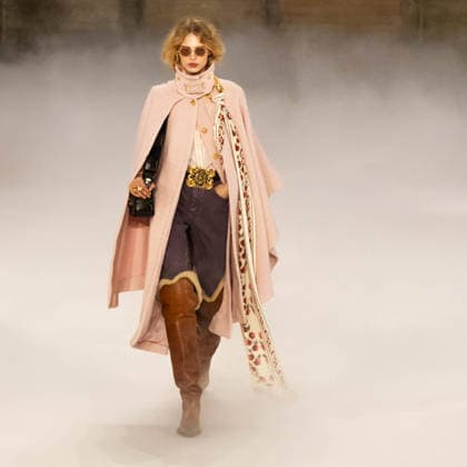 Paris fashion week Womenwear FALL WINTER 2026 2027 CHLOE 5th March 2026 sylvie lefort photography MAXPPP 05 03 2026 @sylvie Lefort Photography MAXPPP 05 03 26 Models present creations from the Womenswear FALL WINTER 2026 2027collection by CHLOE during the Paris Fashion Week, in Paris, France 5th March 2026 The presentation of the Womens collections from March 2nd to March 10th 26  Copyright: xMAXPPPxsylviexlefortxphotographyx LFR202603055192 LFR202603055192