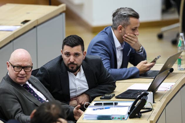 v.l. Fraktionsvorsitzender Oliver Kirchner (AfD), Tobias Rausch (AfD), Fraktionsvorsitzender Ulrich Siegmund (AfD, Sachsen Anhalt) - Sitzung im Landtag von Sachsen Anhalt mit dem Thema Abgeordnetengesetz zur Parlamentsreform 2026