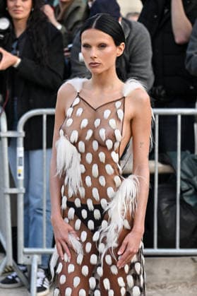 Entertainment Bilder des Tages PFW Schiaparelli Outside Arrivals Valentina Zenere arriving at the Schiaparelli show during Fashion Week in Paris, France on March 5, 2026. Photo by Julien Reynaud APS-Medias ABACAPRESS.COM Paris France  Copyright: xReynaudxJulien APS-Medias ABACAx