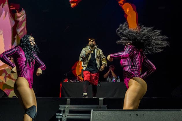 Sean Paul spielt am 5. März 2026 in der QUARTERBACK Immobilien ARENA Leipzig eine Show seiner TIMELESS TOUR. Vor einer fast ausverkauften Halle liefert der Dancehall-Star eine energiegeladene Performance mit seinen bekanntesten Hits, begleitet von DJ und einer aufwändigen Licht- und Videoproduktion, während das Publikum in der Arena tanzt und mitsingt. ï¿¼ Sean Paul Leipzig