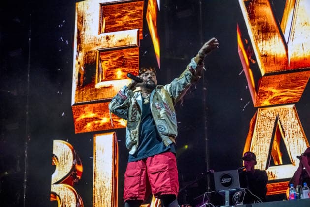 Sean Paul spielt am 5. März 2026 in der QUARTERBACK Immobilien ARENA Leipzig eine Show seiner TIMELESS TOUR. Vor einer fast ausverkauften Halle liefert der Dancehall-Star eine energiegeladene Performance mit seinen bekanntesten Hits, begleitet von DJ und einer aufwändigen Licht- und Videoproduktion, während das Publikum in der Arena tanzt und mitsingt. ï¿¼ Sean Paul Leipzig