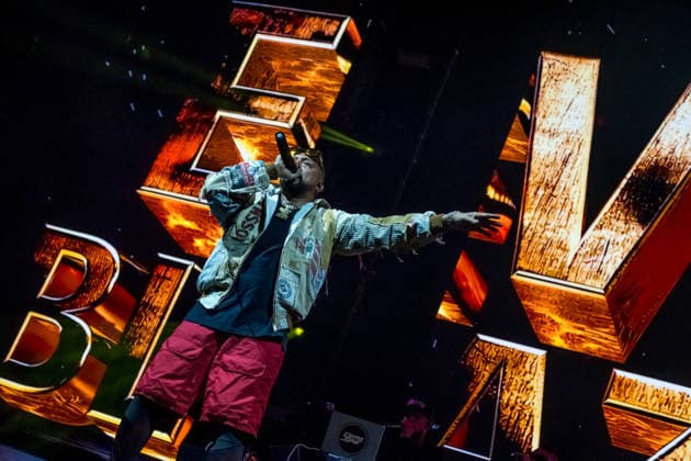 Sean Paul spielt am 5. März 2026 in der QUARTERBACK Immobilien ARENA Leipzig eine Show seiner TIMELESS TOUR. Vor einer fast ausverkauften Halle liefert der Dancehall-Star eine energiegeladene Performance mit seinen bekanntesten Hits, begleitet von DJ und einer aufwändigen Licht- und Videoproduktion, während das Publikum in der Arena tanzt und mitsingt. ï¿¼ Sean Paul Leipzig