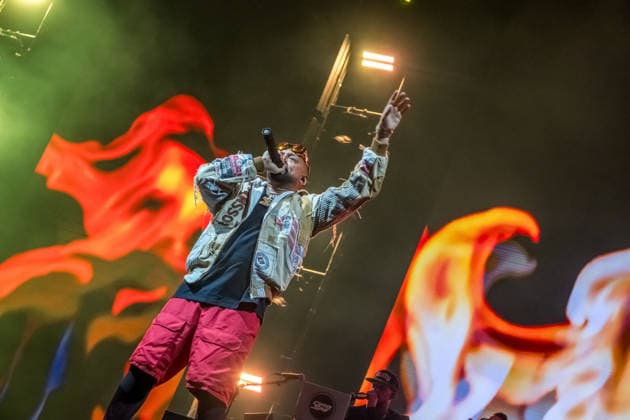Sean Paul spielt am 5. März 2026 in der QUARTERBACK Immobilien ARENA Leipzig eine Show seiner TIMELESS TOUR. Vor einer fast ausverkauften Halle liefert der Dancehall-Star eine energiegeladene Performance mit seinen bekanntesten Hits, begleitet von DJ und einer aufwändigen Licht- und Videoproduktion, während das Publikum in der Arena tanzt und mitsingt. ï¿¼ Sean Paul Leipzig