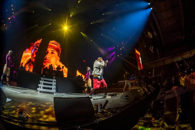 Sean Paul spielt am 5. März 2026 in der QUARTERBACK Immobilien ARENA Leipzig eine Show seiner TIMELESS TOUR. Vor einer fast ausverkauften Halle liefert der Dancehall-Star eine energiegeladene Performance mit seinen bekanntesten Hits, begleitet von DJ und einer aufwändigen Licht- und Videoproduktion, während das Publikum in der Arena tanzt und mitsingt. ï¿¼ Sean Paul Leipzig