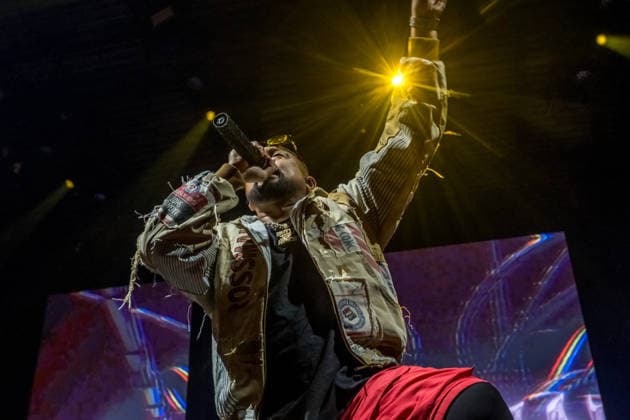Sean Paul spielt am 5. März 2026 in der QUARTERBACK Immobilien ARENA Leipzig eine Show seiner TIMELESS TOUR. Vor einer fast ausverkauften Halle liefert der Dancehall-Star eine energiegeladene Performance mit seinen bekanntesten Hits, begleitet von DJ und einer aufwändigen Licht- und Videoproduktion, während das Publikum in der Arena tanzt und mitsingt. ï¿¼ Sean Paul Leipzig