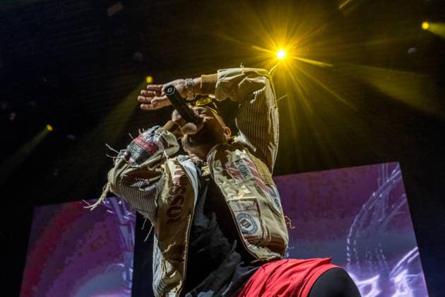 Sean Paul spielt am 5. März 2026 in der QUARTERBACK Immobilien ARENA Leipzig eine Show seiner TIMELESS TOUR. Vor einer fast ausverkauften Halle liefert der Dancehall-Star eine energiegeladene Performance mit seinen bekanntesten Hits, begleitet von DJ und einer aufwändigen Licht- und Videoproduktion, während das Publikum in der Arena tanzt und mitsingt. ï¿¼ Sean Paul Leipzig