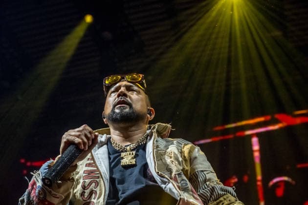 Sean Paul spielt am 5. März 2026 in der QUARTERBACK Immobilien ARENA Leipzig eine Show seiner TIMELESS TOUR. Vor einer fast ausverkauften Halle liefert der Dancehall-Star eine energiegeladene Performance mit seinen bekanntesten Hits, begleitet von DJ und einer aufwändigen Licht- und Videoproduktion, während das Publikum in der Arena tanzt und mitsingt. ï¿¼ Sean Paul Leipzig
