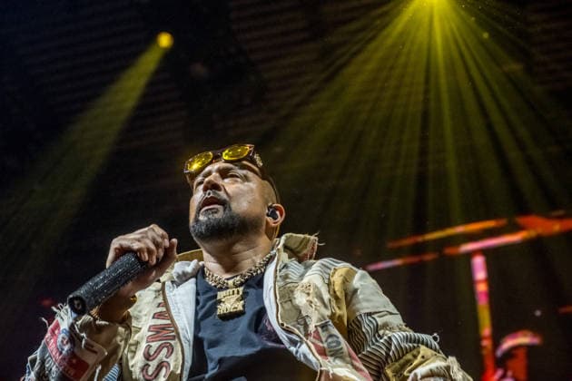 Sean Paul spielt am 5. März 2026 in der QUARTERBACK Immobilien ARENA Leipzig eine Show seiner TIMELESS TOUR. Vor einer fast ausverkauften Halle liefert der Dancehall-Star eine energiegeladene Performance mit seinen bekanntesten Hits, begleitet von DJ und einer aufwändigen Licht- und Videoproduktion, während das Publikum in der Arena tanzt und mitsingt. ï¿¼ Sean Paul Leipzig