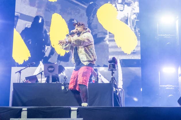 Sean Paul spielt am 5. März 2026 in der QUARTERBACK Immobilien ARENA Leipzig eine Show seiner TIMELESS TOUR. Vor einer fast ausverkauften Halle liefert der Dancehall-Star eine energiegeladene Performance mit seinen bekanntesten Hits, begleitet von DJ und einer aufwändigen Licht- und Videoproduktion, während das Publikum in der Arena tanzt und mitsingt. ï¿¼ Sean Paul Leipzig