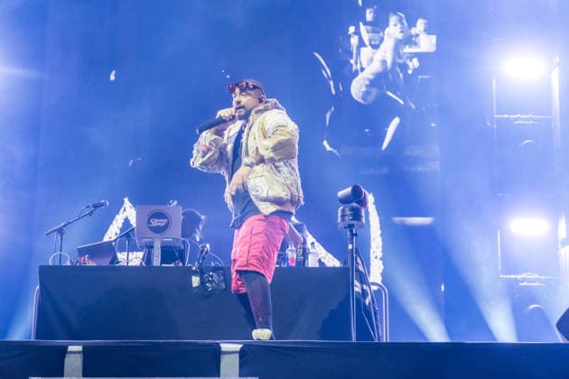 Sean Paul spielt am 5. März 2026 in der QUARTERBACK Immobilien ARENA Leipzig eine Show seiner TIMELESS TOUR. Vor einer fast ausverkauften Halle liefert der Dancehall-Star eine energiegeladene Performance mit seinen bekanntesten Hits, begleitet von DJ und einer aufwändigen Licht- und Videoproduktion, während das Publikum in der Arena tanzt und mitsingt. ï¿¼ Sean Paul Leipzig