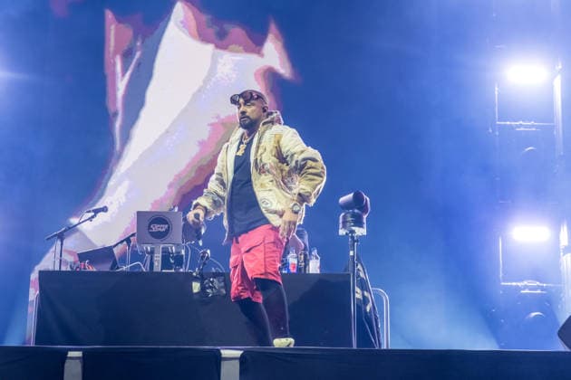 Sean Paul spielt am 5. März 2026 in der QUARTERBACK Immobilien ARENA Leipzig eine Show seiner TIMELESS TOUR. Vor einer fast ausverkauften Halle liefert der Dancehall-Star eine energiegeladene Performance mit seinen bekanntesten Hits, begleitet von DJ und einer aufwändigen Licht- und Videoproduktion, während das Publikum in der Arena tanzt und mitsingt. ï¿¼ Sean Paul Leipzig