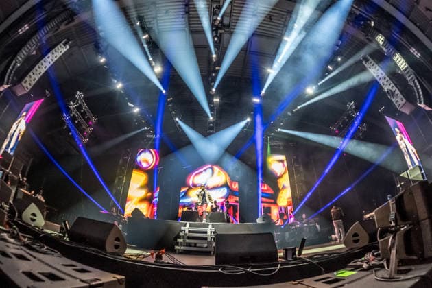 Sean Paul spielt am 5. März 2026 in der QUARTERBACK Immobilien ARENA Leipzig eine Show seiner TIMELESS TOUR. Vor einer fast ausverkauften Halle liefert der Dancehall-Star eine energiegeladene Performance mit seinen bekanntesten Hits, begleitet von DJ und einer aufwändigen Licht- und Videoproduktion, während das Publikum in der Arena tanzt und mitsingt. ï¿¼ Sean Paul Leipzig