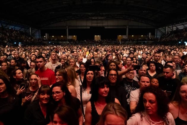 Sean Paul spielt am 5. März 2026 in der QUARTERBACK Immobilien ARENA Leipzig eine Show seiner TIMELESS TOUR. Vor einer fast ausverkauften Halle liefert der Dancehall-Star eine energiegeladene Performance mit seinen bekanntesten Hits, begleitet von DJ und einer aufwändigen Licht- und Videoproduktion, während das Publikum in der Arena tanzt und mitsingt. ï¿¼ Sean Paul Leipzig