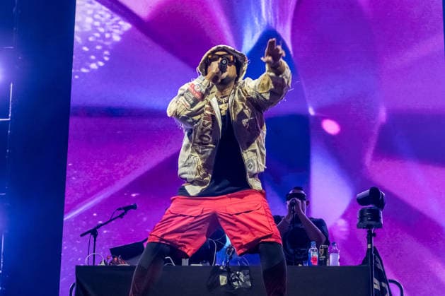 Sean Paul spielt am 5. März 2026 in der QUARTERBACK Immobilien ARENA Leipzig eine Show seiner TIMELESS TOUR. Vor einer fast ausverkauften Halle liefert der Dancehall-Star eine energiegeladene Performance mit seinen bekanntesten Hits, begleitet von DJ und einer aufwändigen Licht- und Videoproduktion, während das Publikum in der Arena tanzt und mitsingt. ï¿¼ Sean Paul Leipzig
