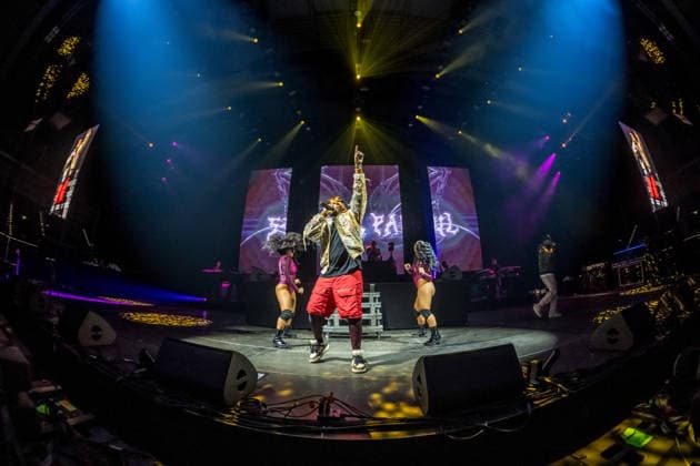 Sean Paul spielt am 5. März 2026 in der QUARTERBACK Immobilien ARENA Leipzig eine Show seiner TIMELESS TOUR. Vor einer fast ausverkauften Halle liefert der Dancehall-Star eine energiegeladene Performance mit seinen bekanntesten Hits, begleitet von DJ und einer aufwändigen Licht- und Videoproduktion, während das Publikum in der Arena tanzt und mitsingt. ï¿¼ Sean Paul Leipzig