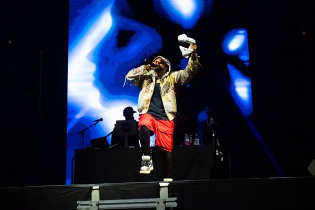 Sean Paul spielt am 5. März 2026 in der QUARTERBACK Immobilien ARENA Leipzig eine Show seiner TIMELESS TOUR. Vor einer fast ausverkauften Halle liefert der Dancehall-Star eine energiegeladene Performance mit seinen bekanntesten Hits, begleitet von DJ und einer aufwändigen Licht- und Videoproduktion, während das Publikum in der Arena tanzt und mitsingt. ï¿¼ Sean Paul Leipzig