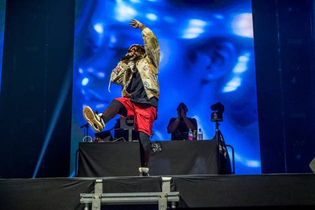 Sean Paul spielt am 5. März 2026 in der QUARTERBACK Immobilien ARENA Leipzig eine Show seiner TIMELESS TOUR. Vor einer fast ausverkauften Halle liefert der Dancehall-Star eine energiegeladene Performance mit seinen bekanntesten Hits, begleitet von DJ und einer aufwändigen Licht- und Videoproduktion, während das Publikum in der Arena tanzt und mitsingt. ï¿¼ Sean Paul Leipzig
