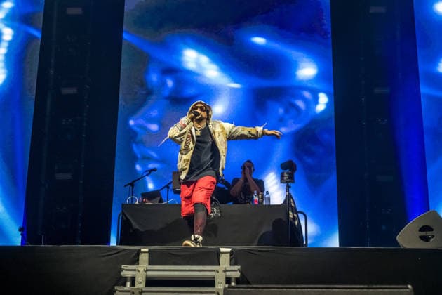 Sean Paul spielt am 5. März 2026 in der QUARTERBACK Immobilien ARENA Leipzig eine Show seiner TIMELESS TOUR. Vor einer fast ausverkauften Halle liefert der Dancehall-Star eine energiegeladene Performance mit seinen bekanntesten Hits, begleitet von DJ und einer aufwändigen Licht- und Videoproduktion, während das Publikum in der Arena tanzt und mitsingt. ï¿¼ Sean Paul Leipzig