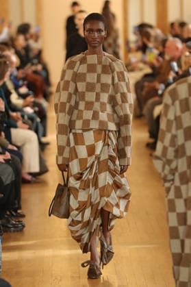PFW - Uma Wang Runway A model walks the runway during the Uma Wang Womenswear Fall Winter 2026-2027 show as part of Paris Fashion Week on March 05, 2026 in Paris, France. Photo by Alain Gil Gonzalez ABACAPRESS.COM Paris France  Copyright: xGonzalezxAlain-Gil ABACAx