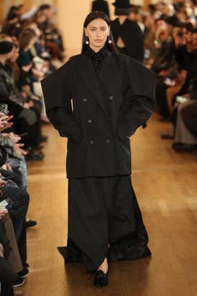 PFW - Uma Wang Runway A model walks the runway during the Uma Wang Womenswear Fall Winter 2026-2027 show as part of Paris Fashion Week on March 05, 2026 in Paris, France. Photo by Alain Gil Gonzalez ABACAPRESS.COM Paris France  Copyright: xGonzalezxAlain-Gil ABACAx